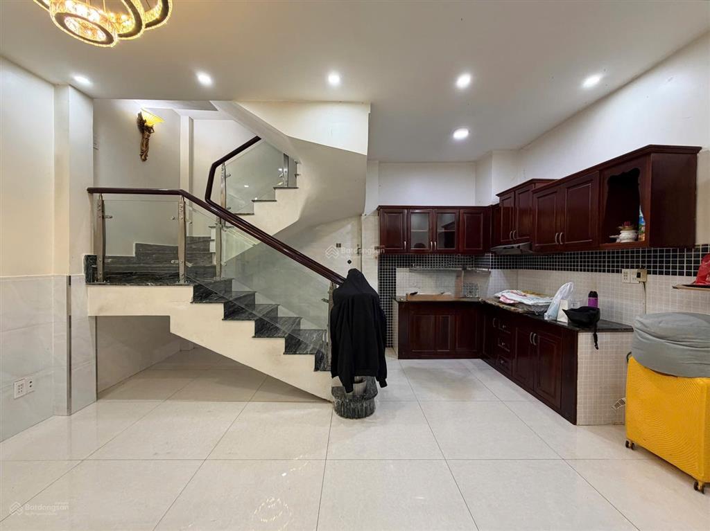 Bán nr 4pn, 4wc tại 27/40/16 huỳnh tịnh của, p. 4, q. 3, 7,5 tỷ vnd, 40m2