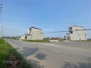 100m2 mặt đường gần cổng chào yên lạc, trường học ủy ban