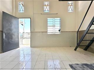 Cho thuê phòng gác lửng tại trần văn mười hóc môn  cửa sổ ban công cực thoáng mát, bãi xe rộng