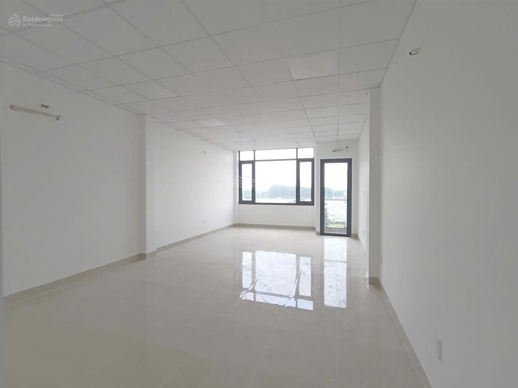 Cho thuê nhà mặt tiền đường lê chí (đoạn gần hoàng diệu 2)
