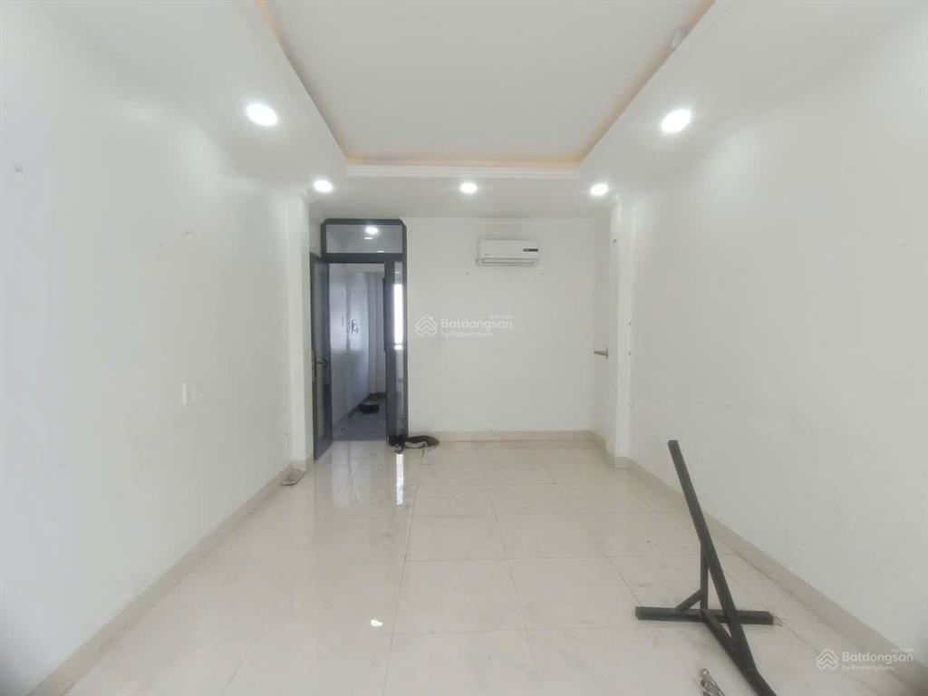 Cho thuê nhà mặt tiền đường lê chí (đoạn gần hoàng diệu 2)