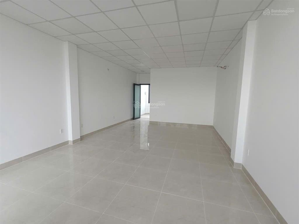 Cho thuê nhà mặt tiền đường lê chí (đoạn gần hoàng diệu 2)