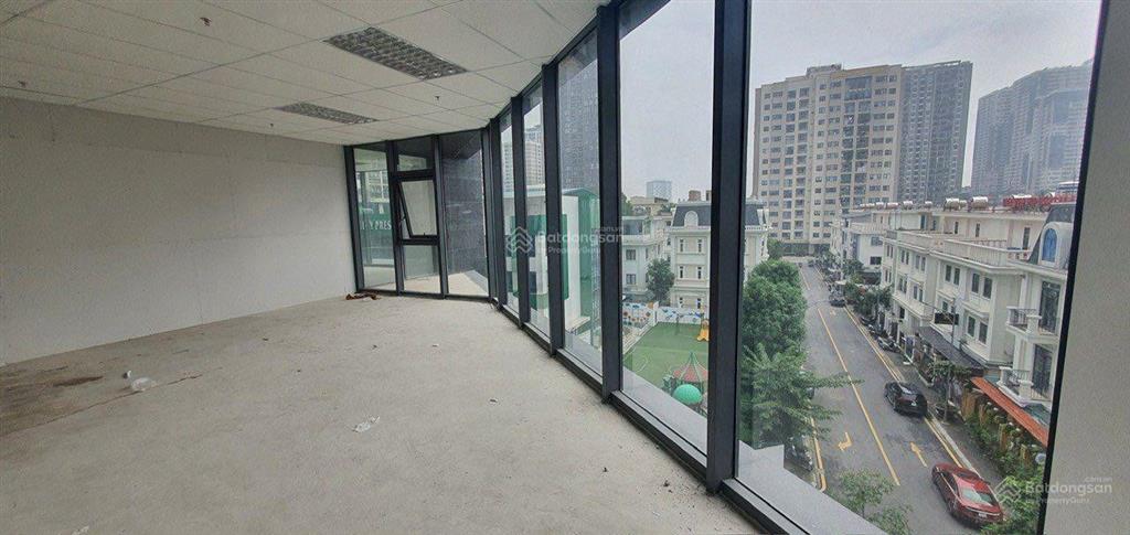 Ban quản lý tòa stellar garden 35 lê văn thiêm bán sàn văn phòng 2300m2, 52 triệu/m²