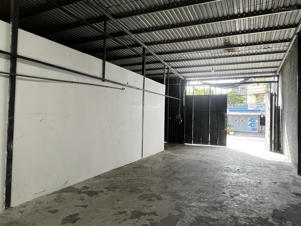 Chính chủ cho thuê kho rộng 400 m2, ngang 10 sâu 40