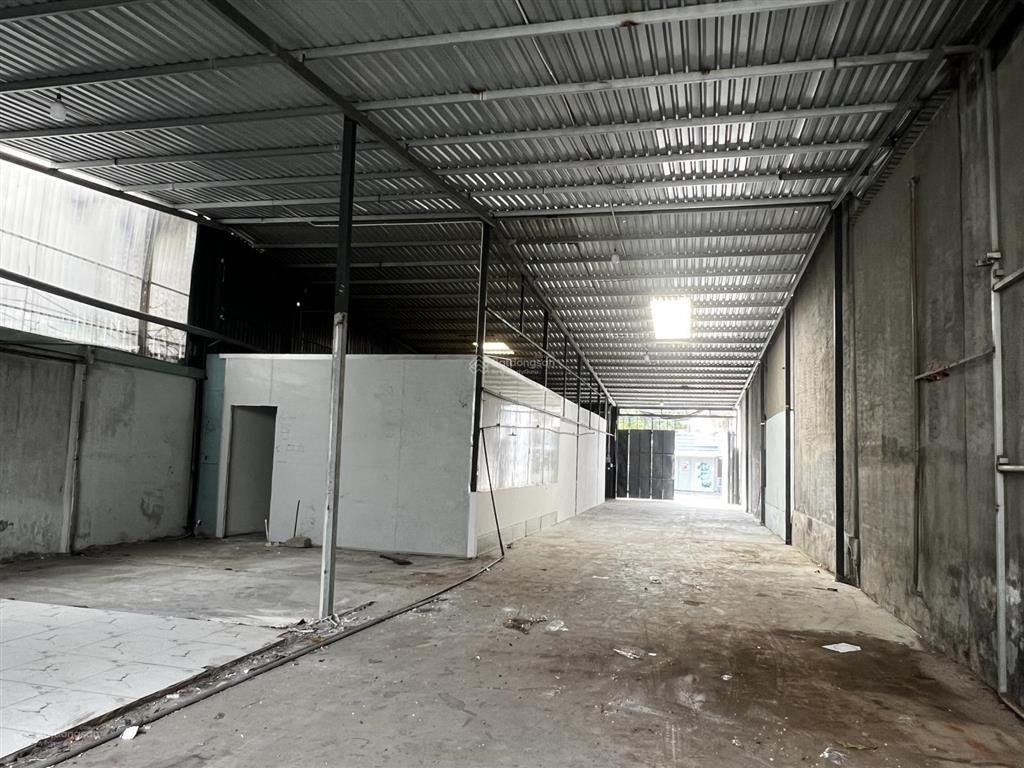 Chính chủ cho thuê kho rộng 400 m2, ngang 10 sâu 40