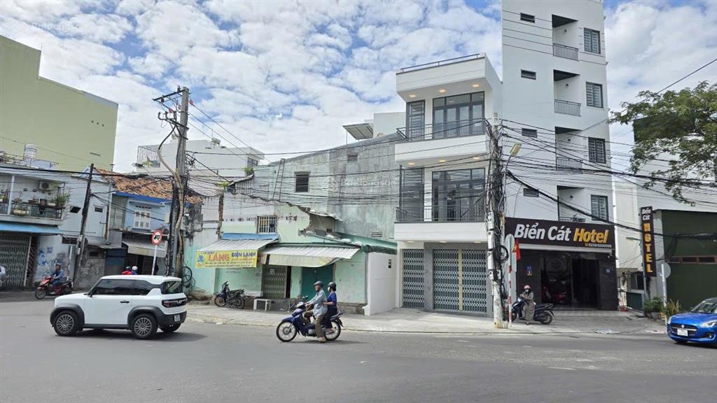Siêu phẩm nhà đẹp căn góc vòng xoay đầu tư kinh doanh.