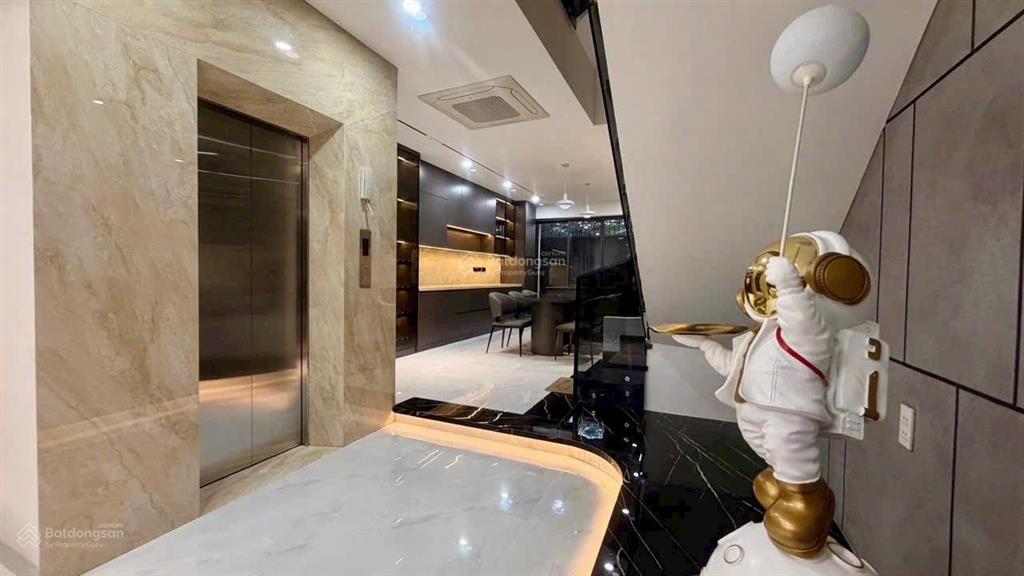 Siêu phẩm nhà phố gói 5 mỹ gia  full nội thất cao cấp  có thang máy.  ngay 0911 906 ***
