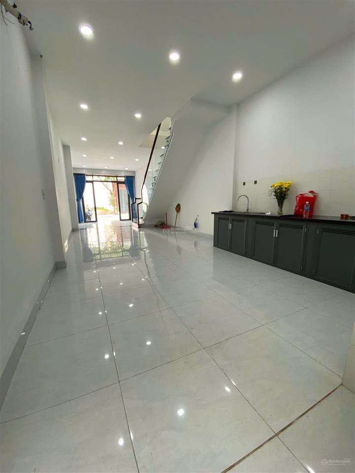 Giảm ngay 200tr  bán nhanh nhà 2 tầng mặt tiền đường b9, kđt vcn phước long 2