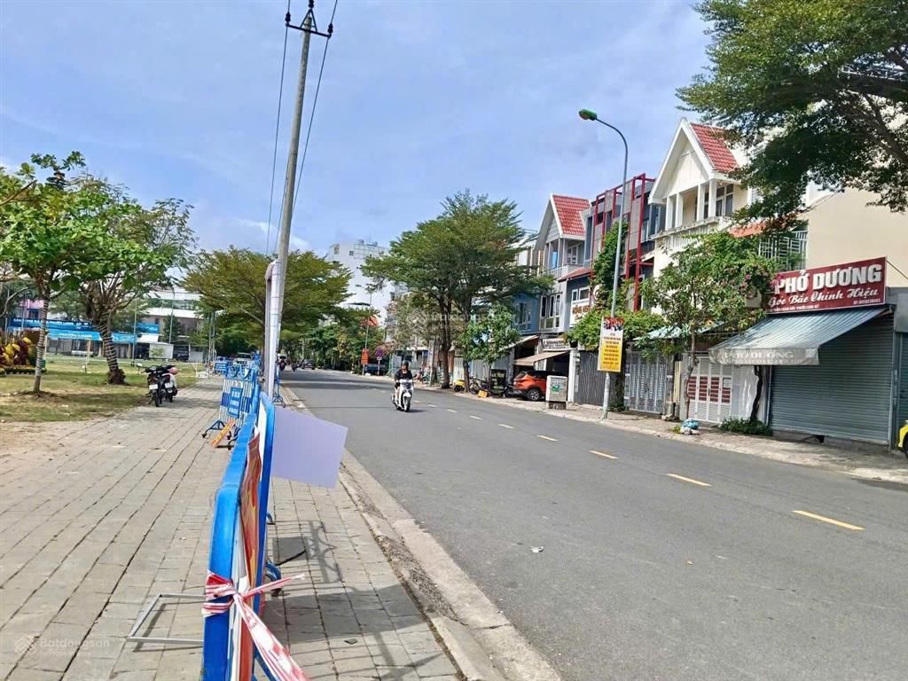 Đất đẹp đối diện công viên  vị trí hiếm còn sót lại ngay mặt tiền đường thích quảng đức