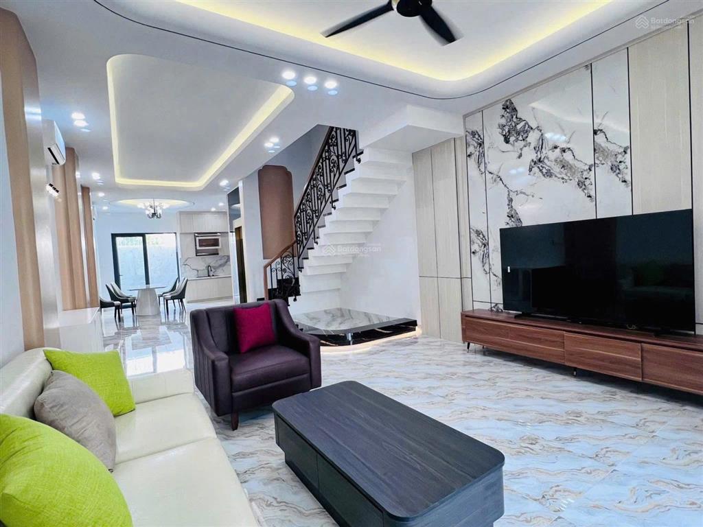 Bán nhà tân cổ điển 3 tầng mới 100% có thang máy full nội thất cao cấp hà quang 2
