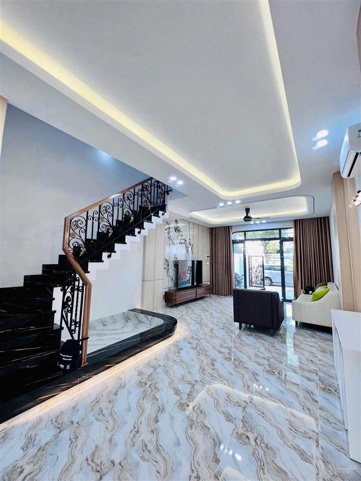 Bán nhà tân cổ điển 3 tầng mới 100% có thang máy full nội thất cao cấp hà quang 2
