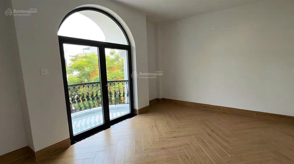 Bán nhà tân cổ điển 3 tầng mới 100% có thang máy full nội thất cao cấp hà quang 2