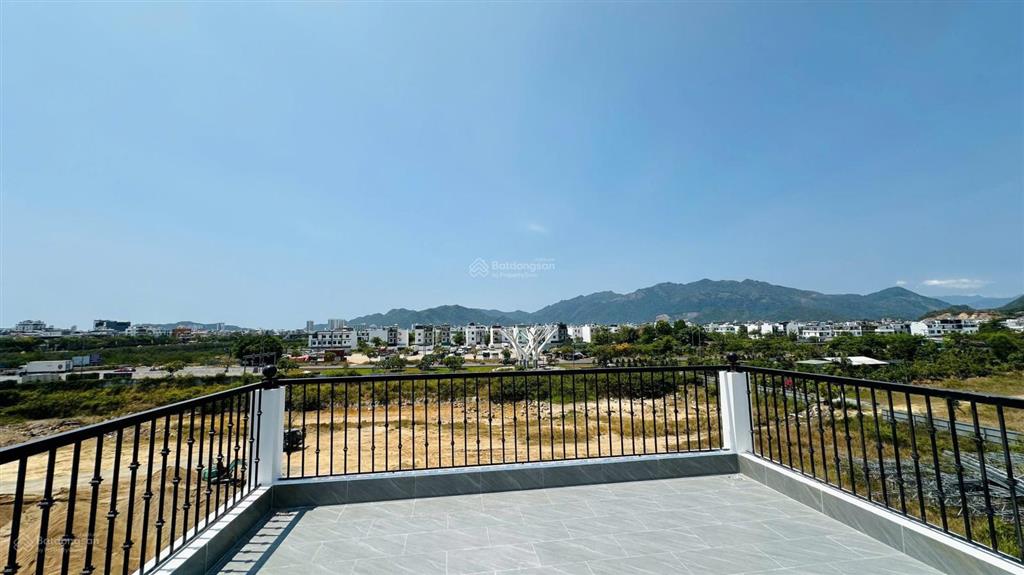 Nhà đẹp 3 tầng mới xây mỹ gia gói 5. gần sông quán trường 2 mặt thoáng, hạ giá còn 8,9 tỷ