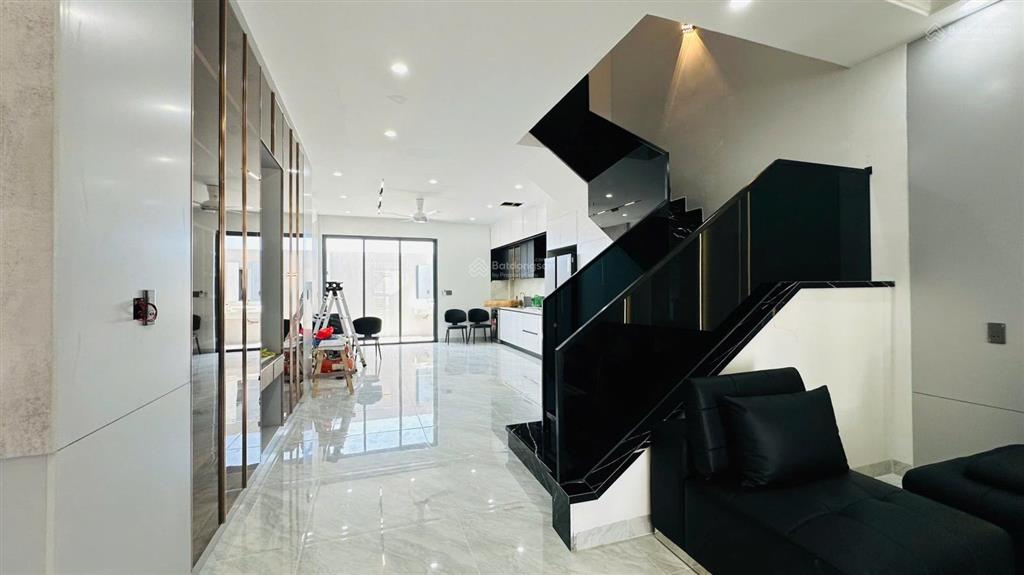 Nhà đẹp 3 tầng mới xây mỹ gia gói 5. gần sông quán trường 2 mặt thoáng, hạ giá còn 8,9 tỷ