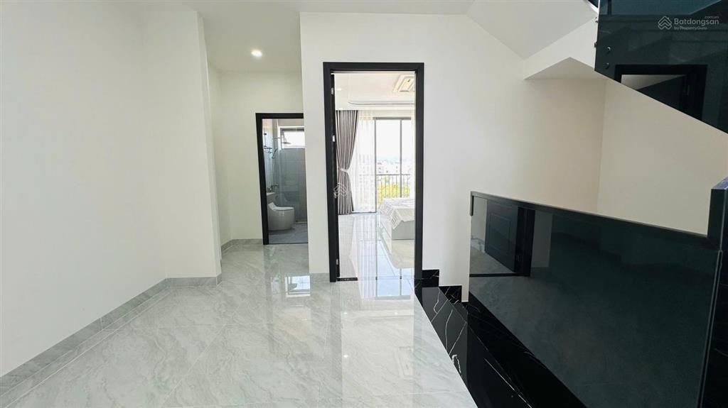 Nhà đẹp 3 tầng mới xây mỹ gia gói 5. gần sông quán trường 2 mặt thoáng, hạ giá còn 8,9 tỷ