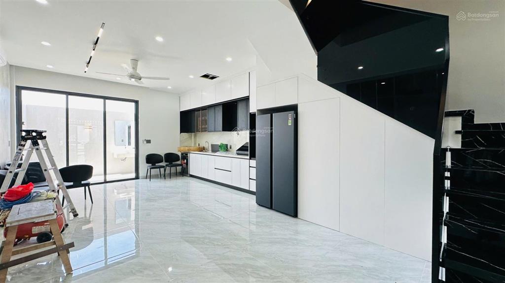 Nhà đẹp 3 tầng mới xây mỹ gia gói 5. gần sông quán trường 2 mặt thoáng, hạ giá còn 8,9 tỷ