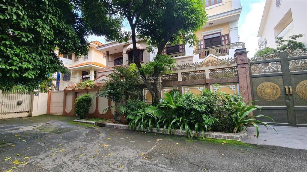 Bán rẻ biệt thự phổ quang gần sân bay, phường 2, quận tân bình