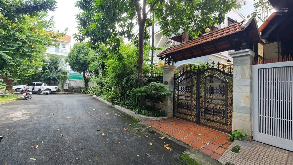 Bán rẻ biệt thự phổ quang gần sân bay, phường 2, quận tân bình