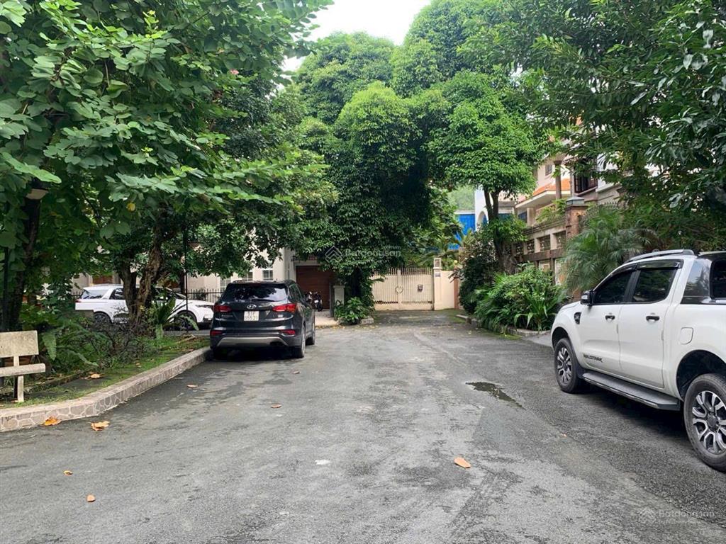 Bán rẻ biệt thự phổ quang gần sân bay, phường 2, quận tân bình