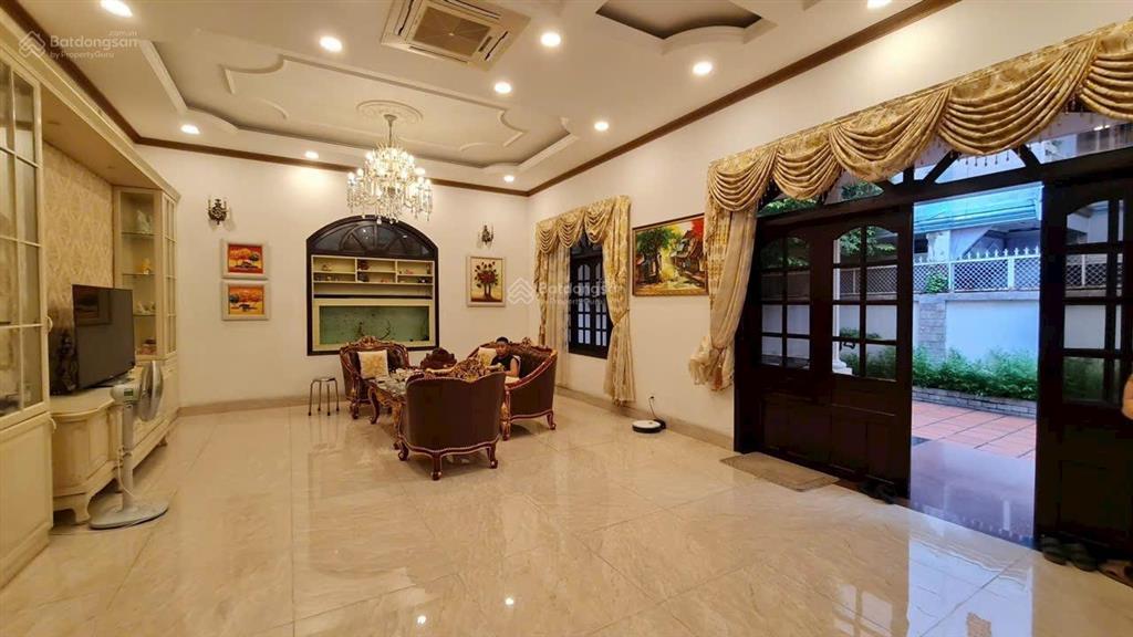 Bán rẻ biệt thự phổ quang gần sân bay, phường 2, quận tân bình