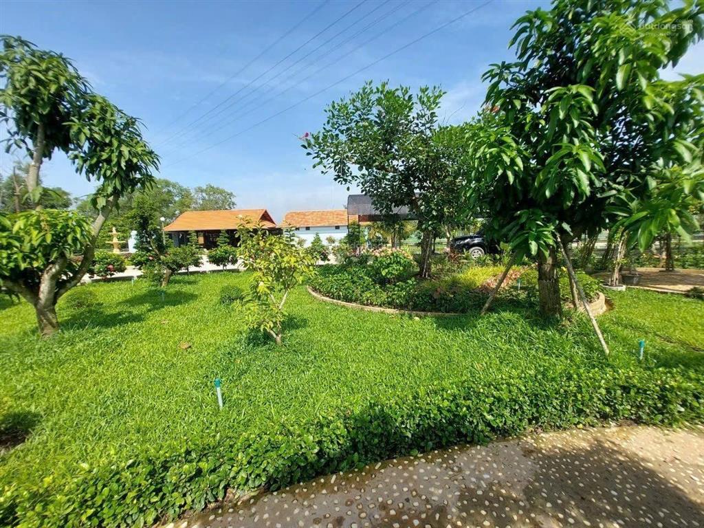 Bán rẻ 10,7 tỷ biệt thự 5000m2 ngay dự án vingroup, long an
