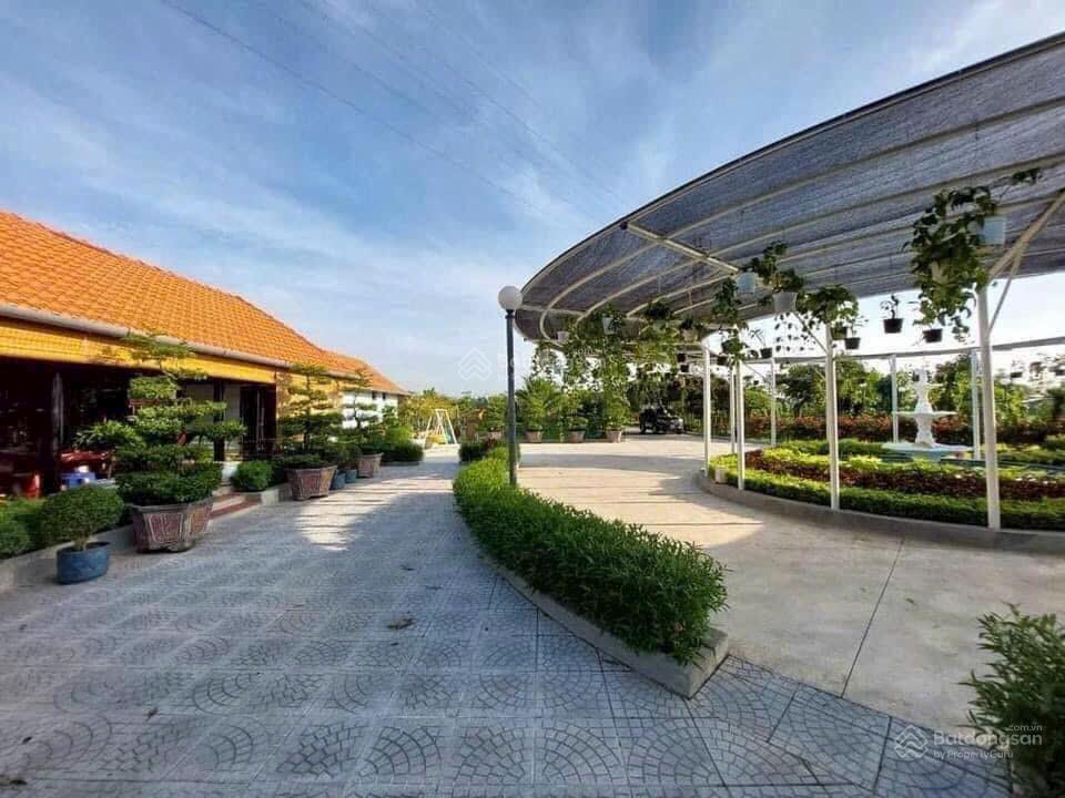 Bán rẻ 10,7 tỷ biệt thự 5000m2 ngay dự án vingroup, long an