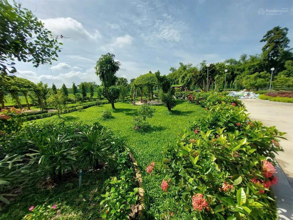 Bán rẻ 10,7 tỷ biệt thự 5000m2 ngay dự án vingroup, long an