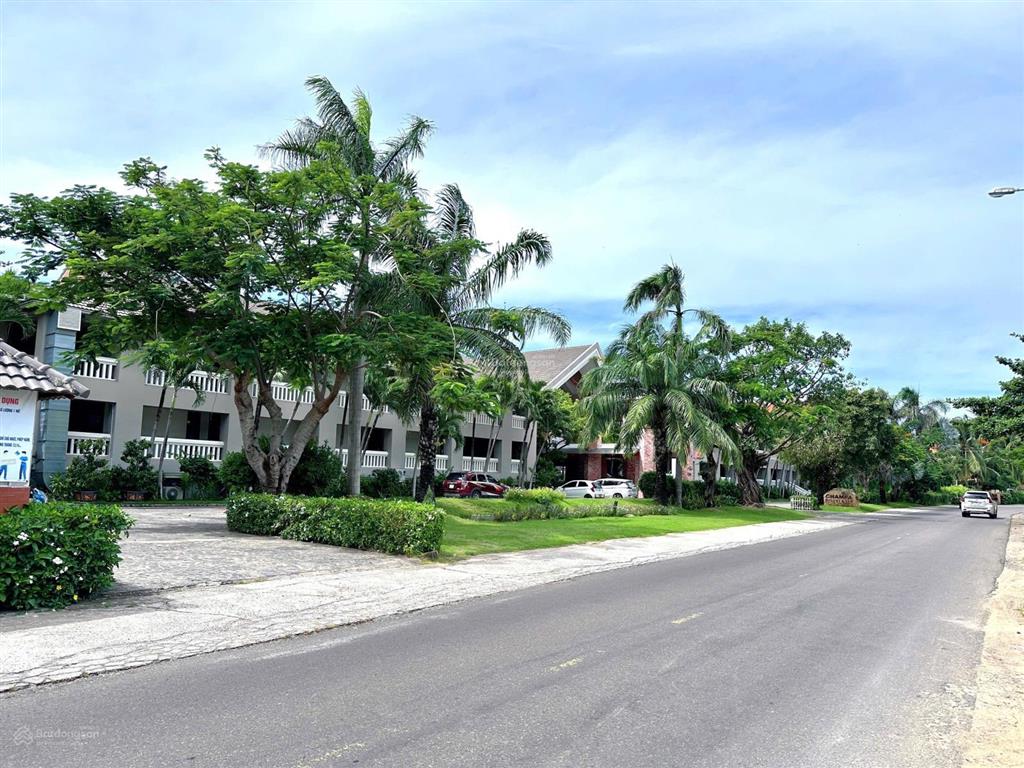 Giảm sốc 51 tỷ resort 4 sao 9900m2 đất ngay trung tâm khu du lịch khách tây