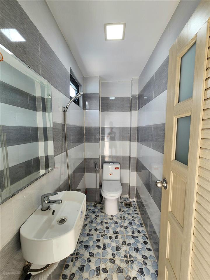 Bán nhà mới 3 tầng, hxh đường phú định, p16 q8 (cũ), 5pn 4wc