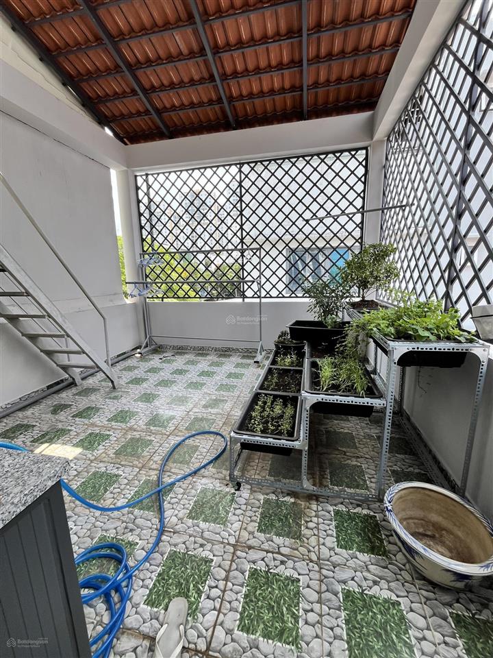 Bán nhà mt đường phạm hữu lầu q7 . giá 16.5 tỷ tl