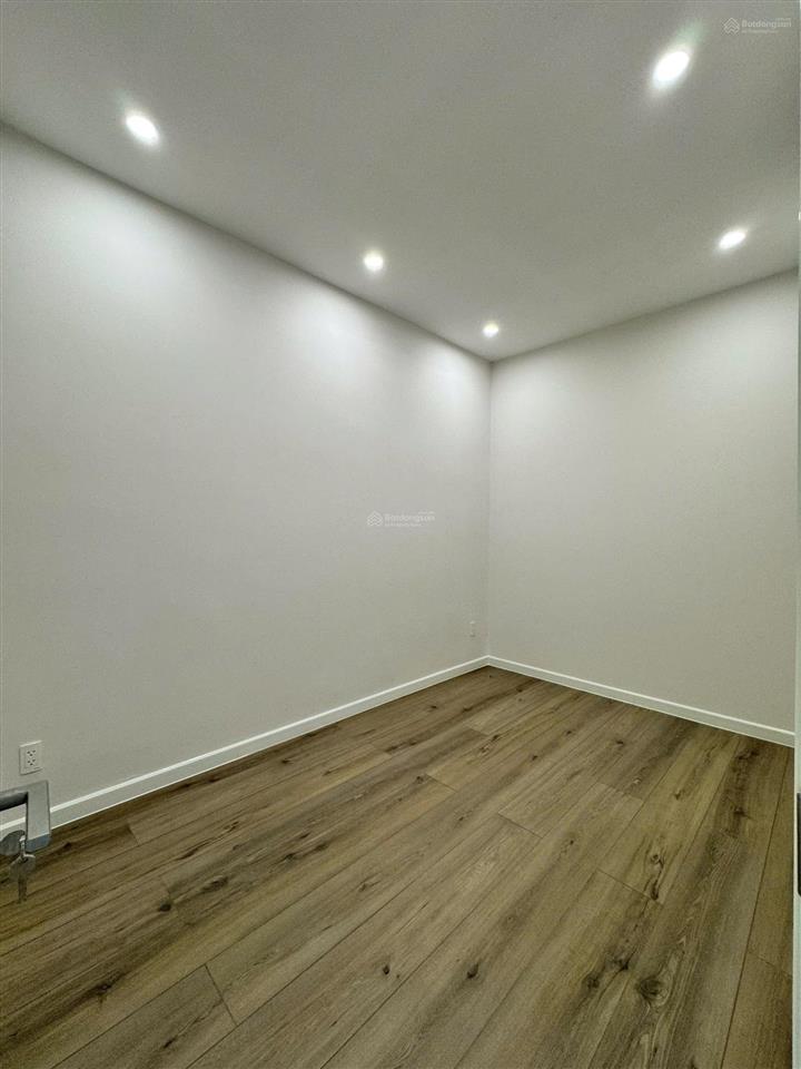 Bán nhà phố mới xây tại đinh tiên hoàng q1. 11,6tỷ dt đất 32,6m2, 1 trệt, 3 lầu