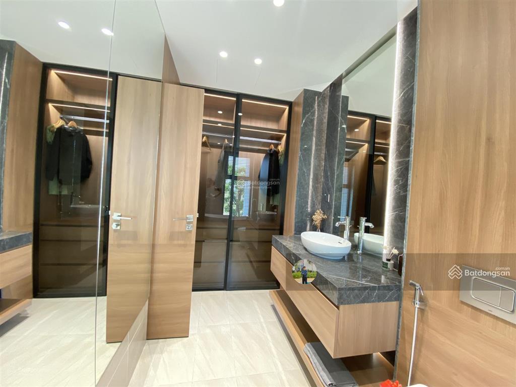 Bán gấp căn nhà phố la home view kênh 80m2 giá 3,6 tỷ.  0933 575 ***