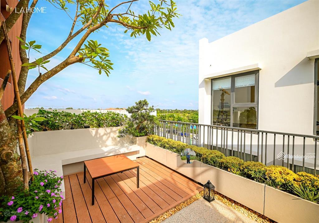 Bán gấp căn nhà phố la home view kênh 80m2 giá 3,6 tỷ.  0933 575 ***