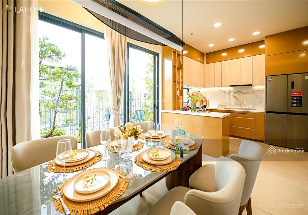 Bán gấp căn nhà phố la home view kênh 80m2 giá 3,6 tỷ.  0933 575 ***