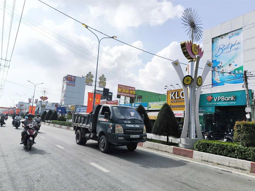 Bán nhà 6x20m mt nguyễn hữu thọ, tt bến lức, long an