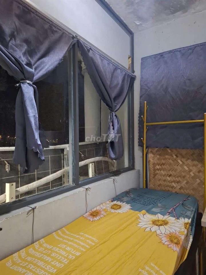 phòng nhỏ full nội thất máy lạnh 