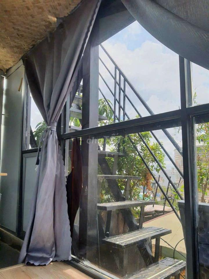 phòng penhouse view vườn full nội thất máy lạnh