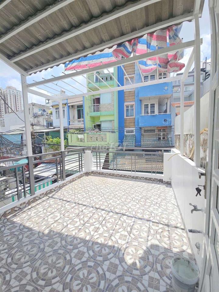 Mặt tiền gần chợ thuận tiện kinh doanh buôn bán