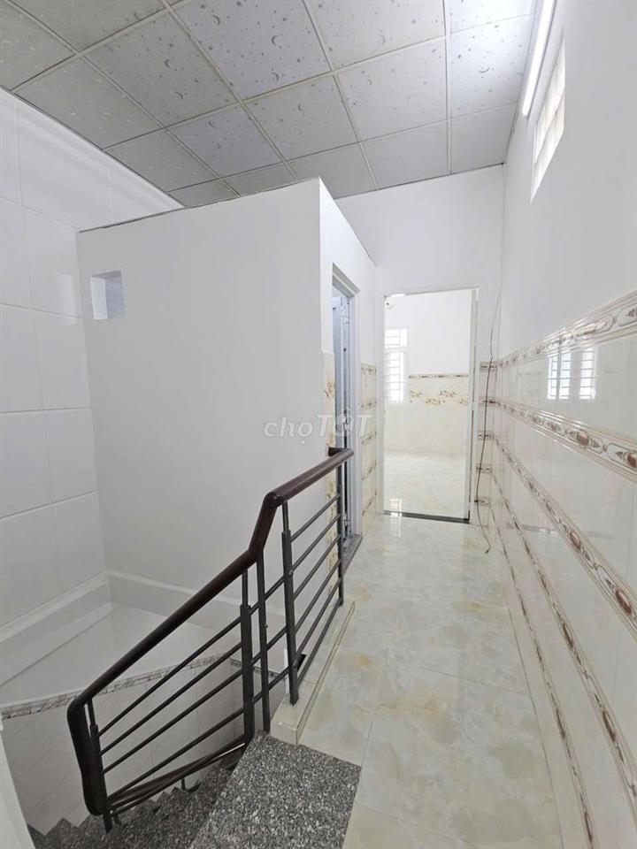 Mặt tiền gần chợ thuận tiện kinh doanh buôn bán