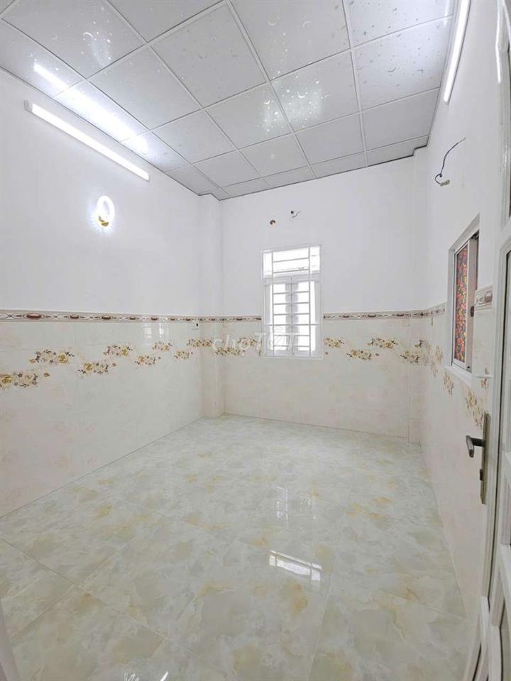 Mặt tiền gần chợ thuận tiện kinh doanh buôn bán