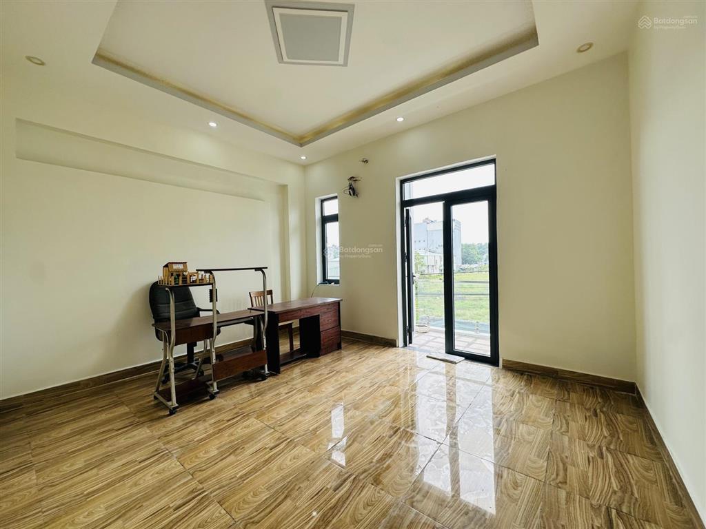 Bán nhà 1 trệt 2 lầu, sau trung tâm văn hoá phường phú lợi  đường nhựa 6m thông