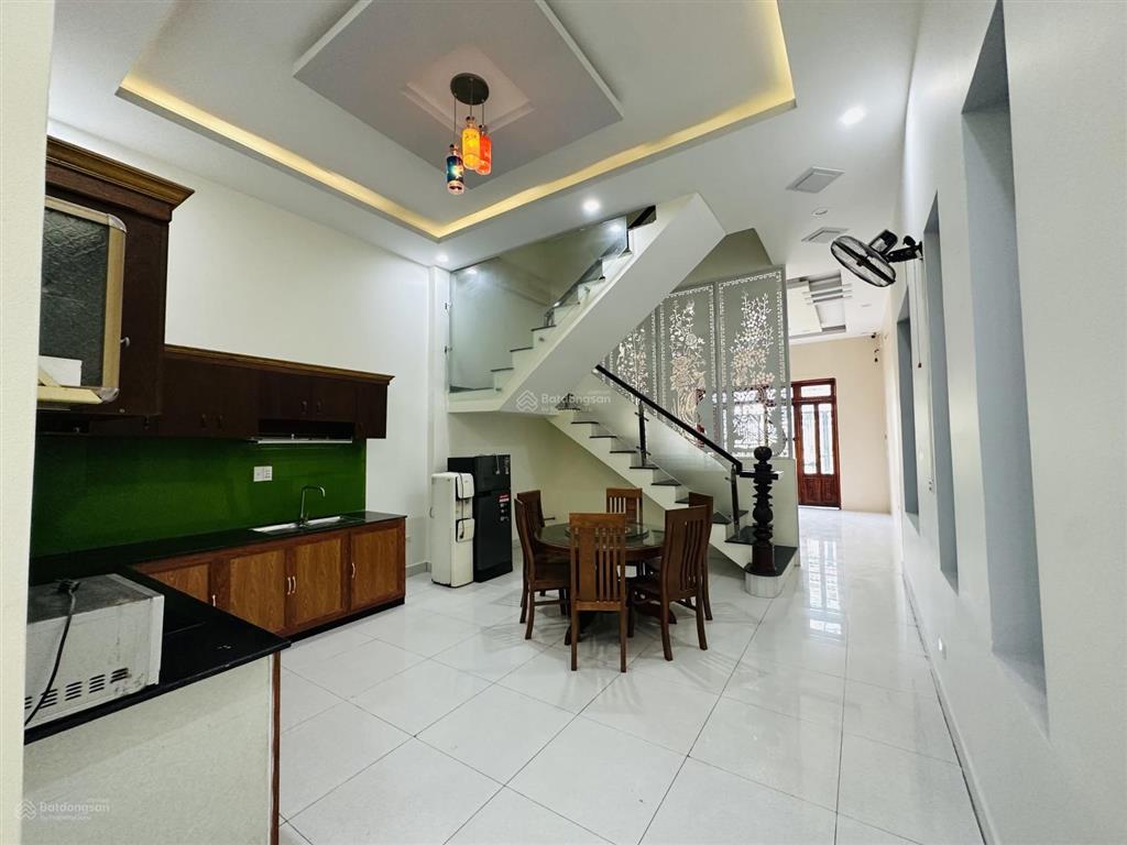 Bán nhà 1 trệt 2 lầu, sau trung tâm văn hoá phường phú lợi  đường nhựa 6m thông