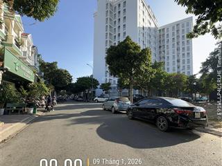 Bán đất đường d2 (trục chính vào chung cư phúc đạt)  kinh doanh spa hoặc làm văn phòng công ty ok