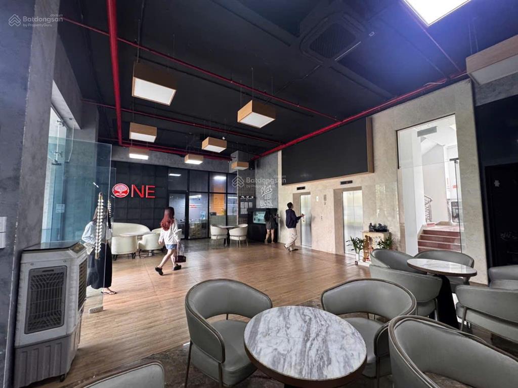 Building ngang 23m  6 tầng  2400m2, vị trí vàng view sông sg, trực diện lm81. trần não  q2