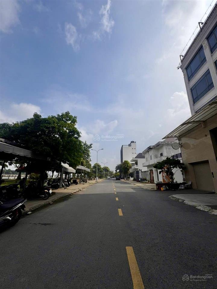 Building ngang 23m  6 tầng  2400m2, vị trí vàng view sông sg, trực diện lm81. trần não  q2
