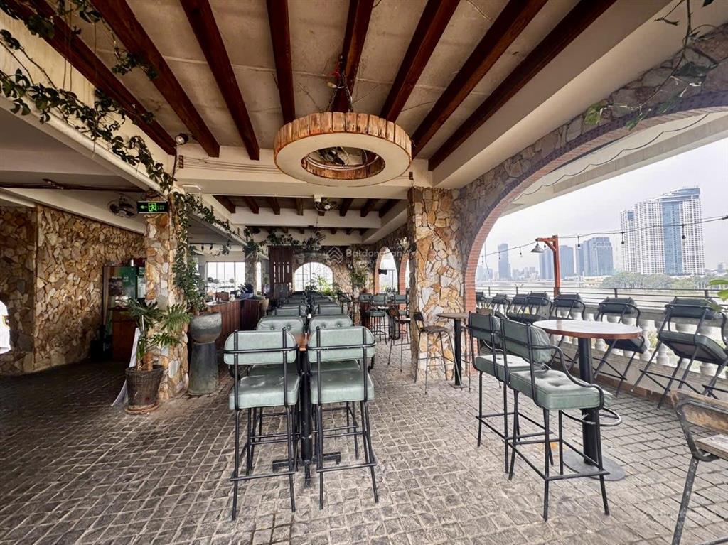 Building ngang 23m  6 tầng  2400m2, vị trí vàng view sông sg, trực diện lm81. trần não  q2