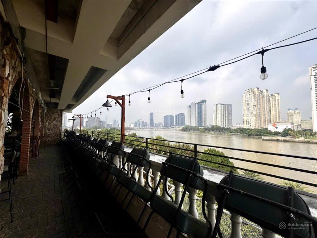 Building ngang 23m  6 tầng  2400m2, vị trí vàng view sông sg, trực diện lm81. trần não  q2