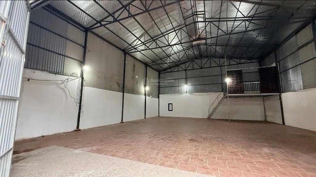 Cho thuê kho tại giải phóng & xung quanh linh đàm, 1000m2 (chia theo yêu cầu)