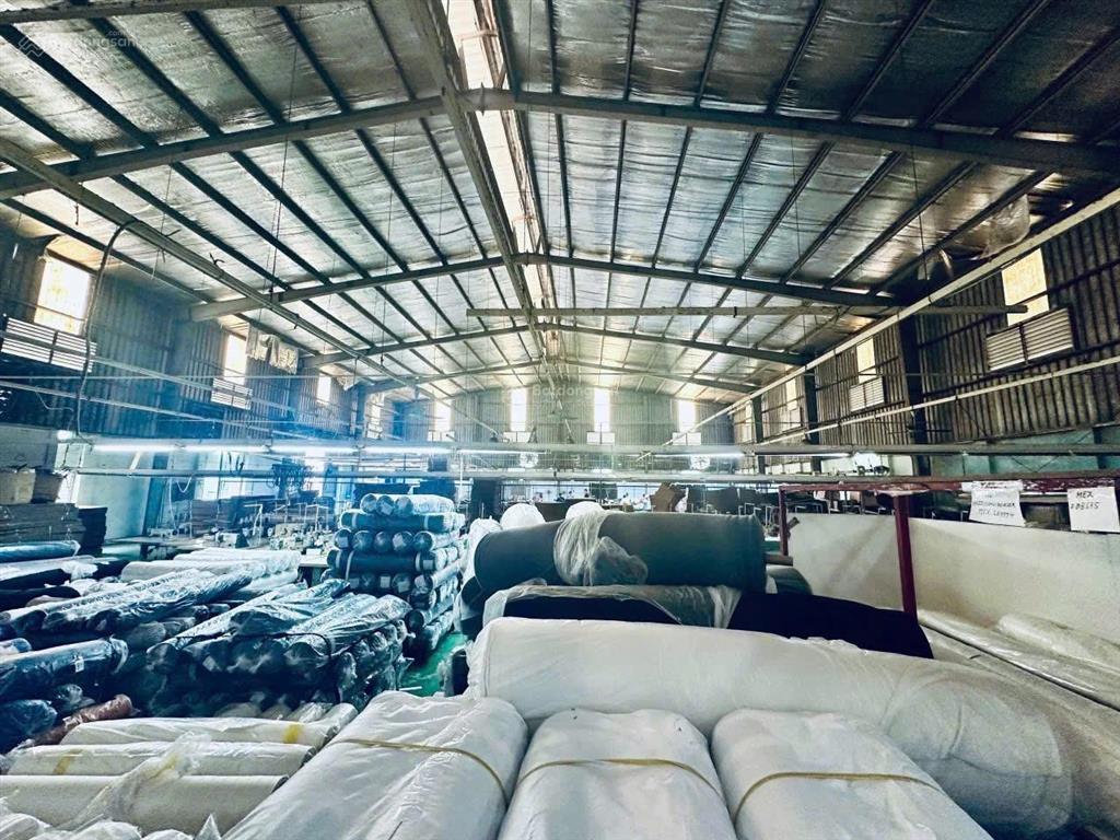 Cho thuê kho tại gia lâm 1700m2 (có cắt nhỏ từ 200m trở lên)
