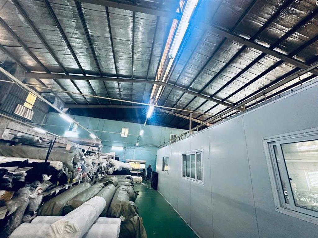 Cho thuê kho tại gia lâm 1700m2 (có cắt nhỏ từ 200m trở lên)